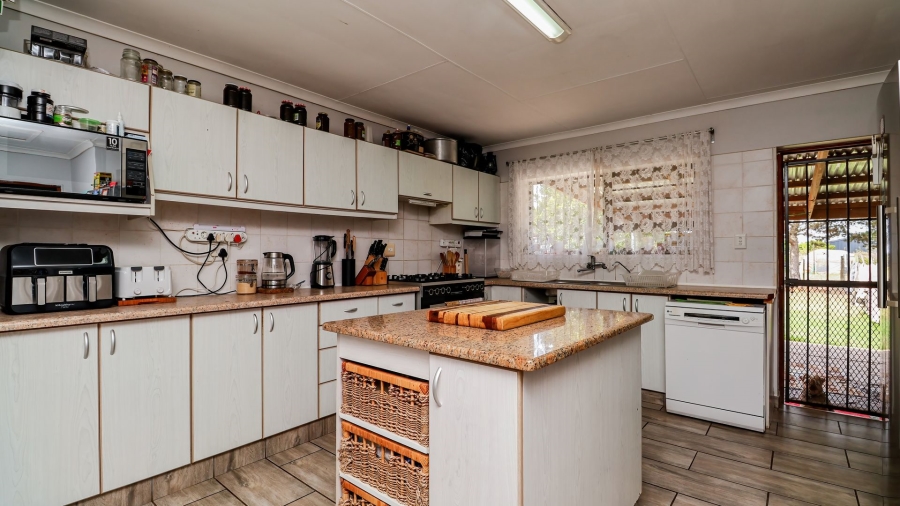 5 Bedroom Property for Sale in Hartenbos Central Western Cape